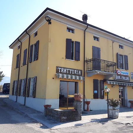 Trattoria Cattani Hotel Medesano Exterior photo